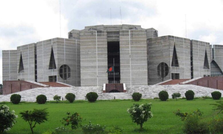রাষ্ট্রপতি-প্রধানমন্ত্রী ও মন্ত্রী-প্রতিমন্ত্রীর বেতন কত? 1 17710